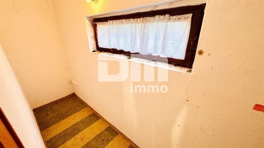 (R)eserviert!Geräumiges 1 bis 2 Familienhaus mit gigantischem Grundstück und Doppelgarage - EG Vorratskammer